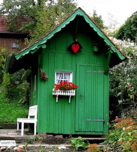 Ein grünes Gartenhaus